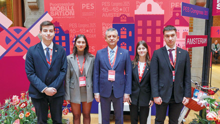 Özel’den Hollanda’da gençlik mesajları: Geleceğin yöneticileri