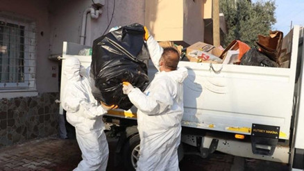 Dehşete düşüren olay… Çöp evde annesinin cesediyle bir ay yaşamış