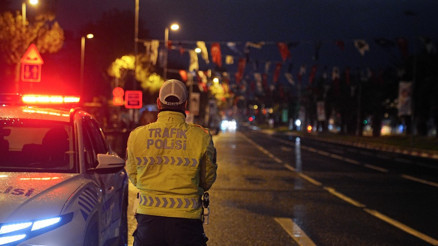 İstanbulda 29 Ekim Cumhuriyet Bayramı provası nedeniyle bazı cadde ve yollar trafiğe kapatıldı