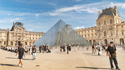 Louvre Müzesi’nde esrarengiz soygun