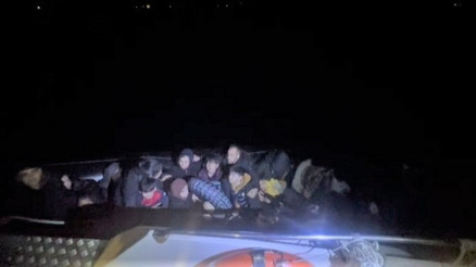 İzmirde kaçak göçmenler son anda kurtarıldı