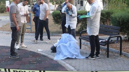 Henüz 27 yaşındaydı Çocuk parkındaki bankta ölü bulundu