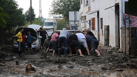 Toprakkale-İskenderun Otoyolunda araçlar mahsur kaldı