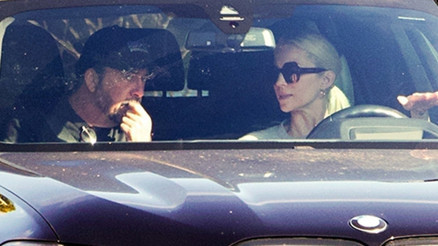 Karısını aldatıp başkasından çocuk yapmıştı... Bir yıl sonra ilk kez yan yana Yalvara yalvara kendini affettirdi