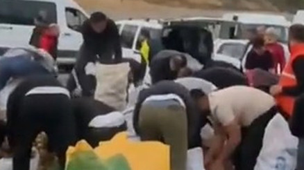 Kamyoneti arızalanınca kasadaki ürünlerin hepsini ücretsiz dağıttı