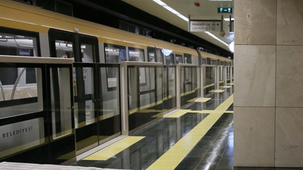 Metroda oyuncak tüfek doğrulup yolcuları korkutan çocuk gözaltına alındı