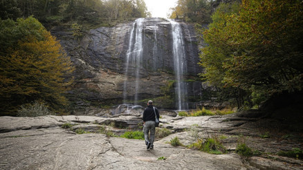 Fay kırığıyla oluşan Suuçtu Şelalesinde sonbahar renkleri