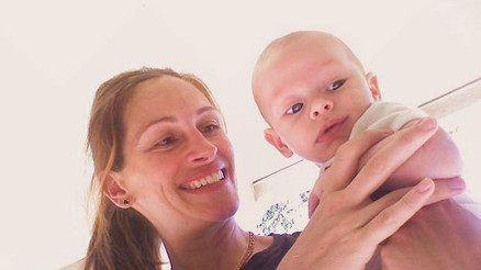 60’ına merdiven dayadı ama sanki hiç yaş almadı… Bıçak altına yatmamaya kararlı ‘Ben bu kırışıklıkları yaşayarak ve öpüşerek kazandım’