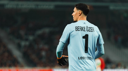 Berke Özer yine penaltı kurtardı, Lillee yetmedi