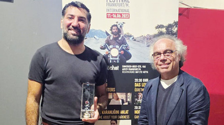 Berkay Ateş ödülüne kavuştu