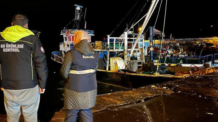 Karadenizde 10 günde 721 ton çıktı Denetimler aralıksız sürüyor Karadenizde 10 günde 721 ton çıktı Denetimler aralıksız sürüyor