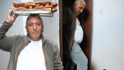 20 yıl boyunca simit sattı: 14 yıl sonra atandı Annesini bakın nasıl inandırdı | Selam vermeyen insanlar aramaya başladı 20 yıl boyunca simit sattı: 14 yıl sonra atandı Annesini bakın nasıl inandırdı | Selam vermeyen insanlar aramaya başladı