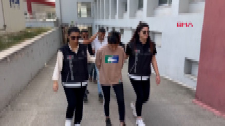 Kadınlar Günü’nde çiçek götürüp, 95 bin dolarlık senet imzalatmışlar Kadınlar Günü’nde çiçek götürüp, 95 bin dolarlık senet imzalatmışlar