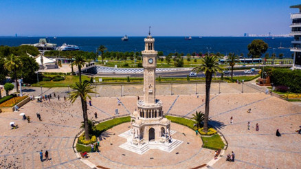 Sanatın kalbi bu kez Ege’de atıyor: İzmir Kültür Yolu Festivali başladı Sanatın kalbi bu kez Ege’de atıyor: İzmir Kültür Yolu Festivali başladı