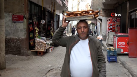 20 yıl simit sattı, 49 yaşında atanınca annesi inanmadı 20 yıl simit sattı, 49 yaşında atanınca annesi inanmadı