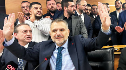 AK Parti Bayrampaşa Belediyesi’ni aldı