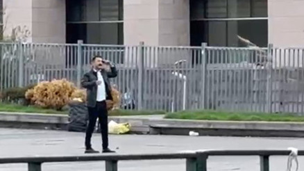 Çağlayan Adliyesi önünde bir kişi kendini bacağından vurdu 5 ayrı suç kaydı çıktı Çağlayan Adliyesi önünde bir kişi kendini bacağından vurdu 5 ayrı suç kaydı çıktı