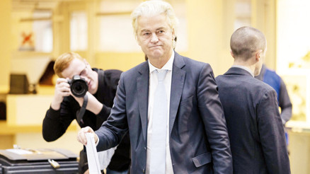 Hollanda sandığa gitti... 27 partili dev oy pusulası Hollanda sandığa gitti... 27 partili dev oy pusulası