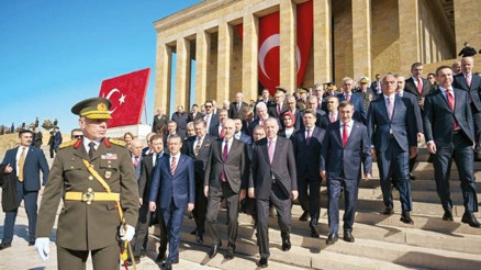 Devletin zirvesi Anıtkabir’de Devletin zirvesi Anıtkabir’de