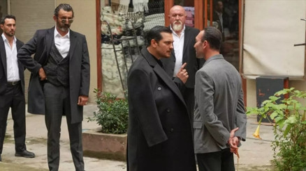 Eşref Rüya 20. Bölüm Full HD İzle Ekranı (29 Ekim 2025 Çarşamba - Son Bölüm) - Kanal D Eşref Rüya son bölümde Dinçerin açığını arayan Nisan büyük bir delile ulaştı Eşref Rüya 21. yeni bölüm fragmanı yayınlandı mı