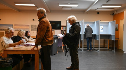 Hollandada erken genel seçimde aşırı sağ oy kaybederken merkez partileri güçlendi Hollandada erken genel seçimde aşırı sağ oy kaybederken merkez partileri güçlendi