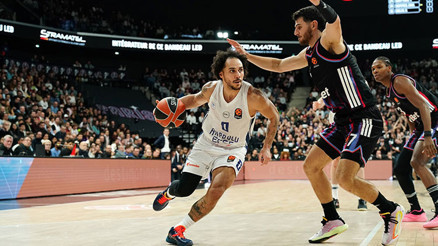 Anadolu Efes, EuroLeaguede Baskoniaya konuk oluyor