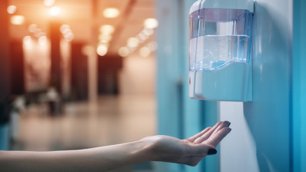 Pandemi döneminde hepimizin hayatındaydı, şimdi yasaklanmak üzere El dezenfektanları hayat mı kurtarıyor yoksa hayatı tehdit mi ediyor Pandemi döneminde hepimizin hayatındaydı, şimdi yasaklanmak üzere El dezenfektanları hayat mı kurtarıyor yoksa hayatı tehdit mi ediyor