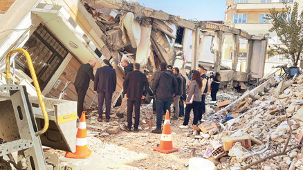 ‘Facianın fısıltısını’ 4.5 ay önce bildirmiş... Bilirkişi heyeti enkazda ‘Facianın fısıltısını’ 4.5 ay önce bildirmiş... Bilirkişi heyeti enkazda