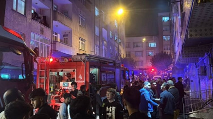 İstanbulda korkutan yangın… 15 kişi hastaneye kaldırıldı