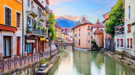 Dağlar, göl ve renkli sokaklar… Annecy’de büyüleyici bir yolculuk