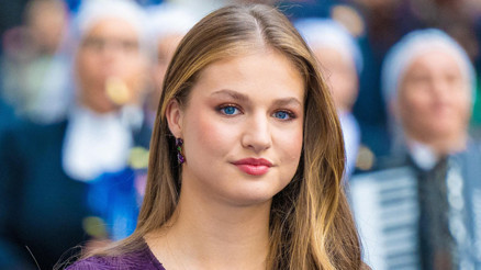 Okul bitti, askerlik de bitmek üzere... Geride bir düğünü kaldı... Hayat defterinde yeni bir sayfa açılıyor Okul bitti, askerlik de bitmek üzere... Geride bir düğünü kaldı... Hayat defterinde yeni bir sayfa açılıyor