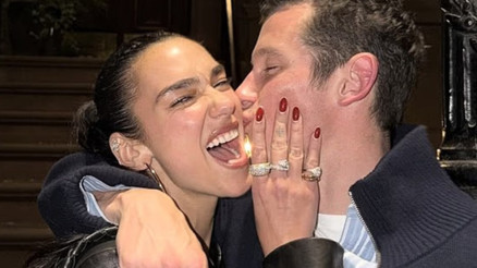 Nişanlanır nişanlanmaz balayına çıktılar: Genciz ve çok aşığız... Hayattan daha ne isteriz ki