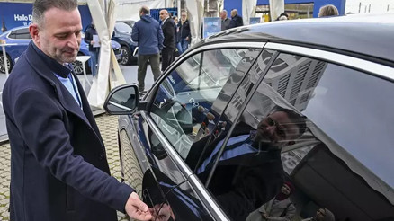 Yerli lastikten yerli otomobile Togg için Mercedes’ini geri verdi Yerli lastikten yerli otomobile Togg için Mercedes’ini geri verdi