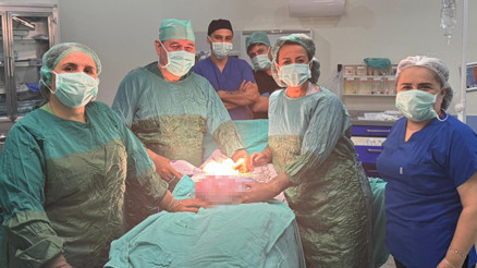 Şişkinlik ve halsizlik şikayetiyle hastaneye gitti Karnından 5 kiloluk kitle çıkarıldı