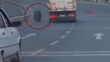 Hareket halindeki kamyonun dingili koptu; o anlar kamerada