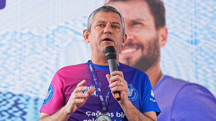 CHP Genel Başkanı Özel, 47. İstanbul Maratonunun ödül törenine katıldı