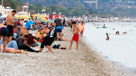 Yazdan kalma günler: Kasım ayında denize girdiler | Deniz suyu sıcaklığı hava sıcaklığından yüksek