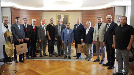 Gençler için Adanadan Londraya köprü kuruldu