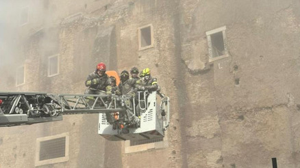 8 yüzyılık kule çöktü: 3 yaralı