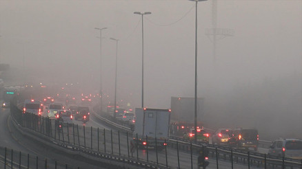 Yoğun sis: İstanbulda göz gözü görmüyor...