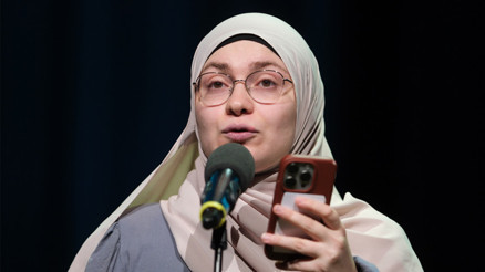 Almanyanın şiir okuma şampiyonu: Ayşe İrem