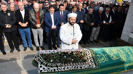 Yaşayan İnsan Hazinesi Ödülü sahibiydi... Bilecikli çömlek ustası Salim Yaşar son yolculuğuna uğurlandı Yaşayan İnsan Hazinesi Ödülü sahibiydi... Bilecikli çömlek ustası Salim Yaşar son yolculuğuna uğurlandı