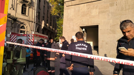 Üniversitenin yangın söndürme sisteminde gaz sızıntısı 6 kişi hastaneye kaldırıldı