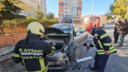 Hız denemesi yaptığı Tesla aracını pert etti