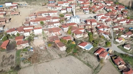 Sındırgıda ağır hasarlı yapıların yıkımı sürüyor