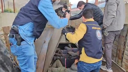 TIRın dorsesindeki gizli bölgede 20 kaçak göçmen yakalandı: 1 kişi tutuklandı