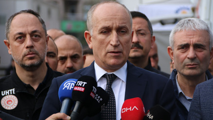 Bakan Yardımcısı Ömer Bulut: Binanın zarar görmesinde zemin önemli bir etken olmuş Bakan Yardımcısı Ömer Bulut: Binanın zarar görmesinde zemin önemli bir etken olmuş