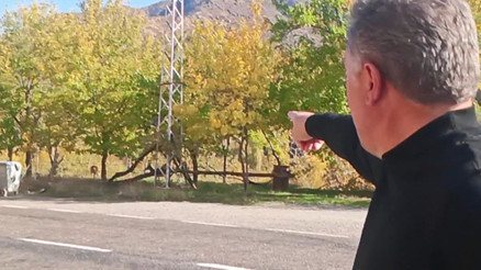 Dağlardan indiler, evlerin arasında dolaşıyorlar