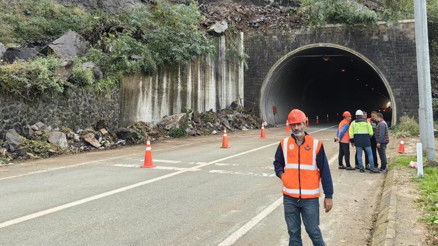 Artvinde heyelan: Kapanan yol ulaşıma açıldı