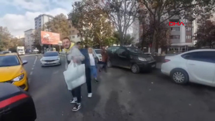 Ataşehirde motosikletliye tekme tokatlı saldırı kamerada Ataşehirde motosikletliye tekme tokatlı saldırı kamerada